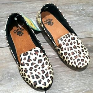 Dawgs womens animal print brown and cream fabric flats. NWT. Size 6
